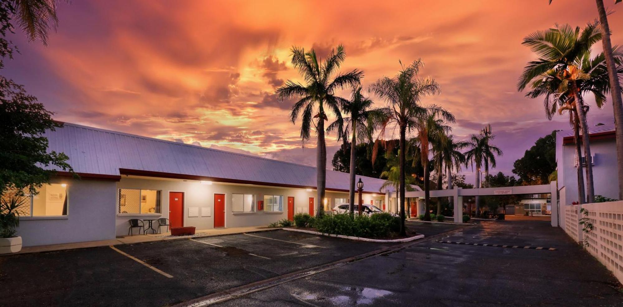 Official Motel 4*
